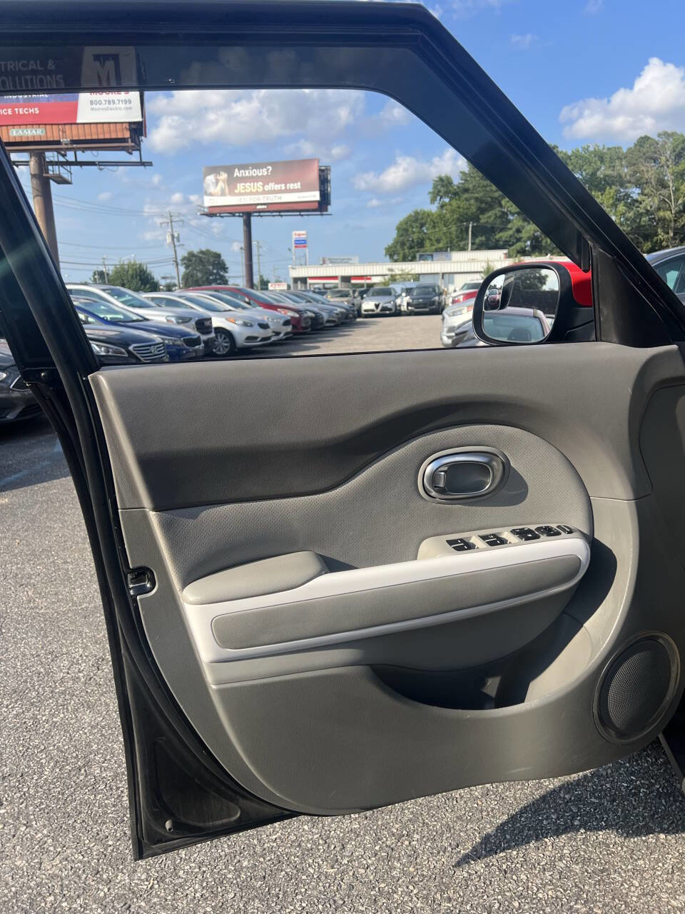 Used 2017 Kia Soul EV + image 9