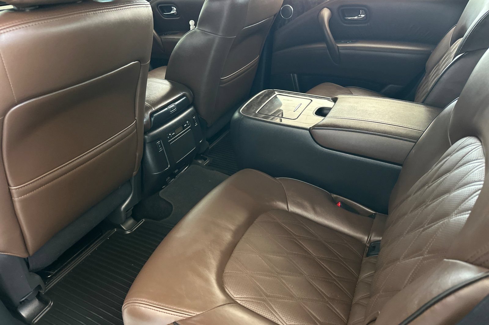 Used 2023 Nissan Armada Platinum w/ Captain's Chairs Package AWD/4WD image 14