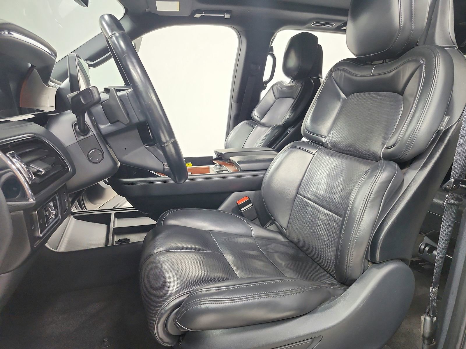 Used 2023 Lincoln Navigator Reserve image 19