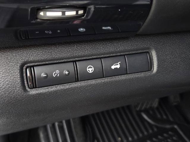 Certified 2025 Nissan Pathfinder SV FWD image 18
