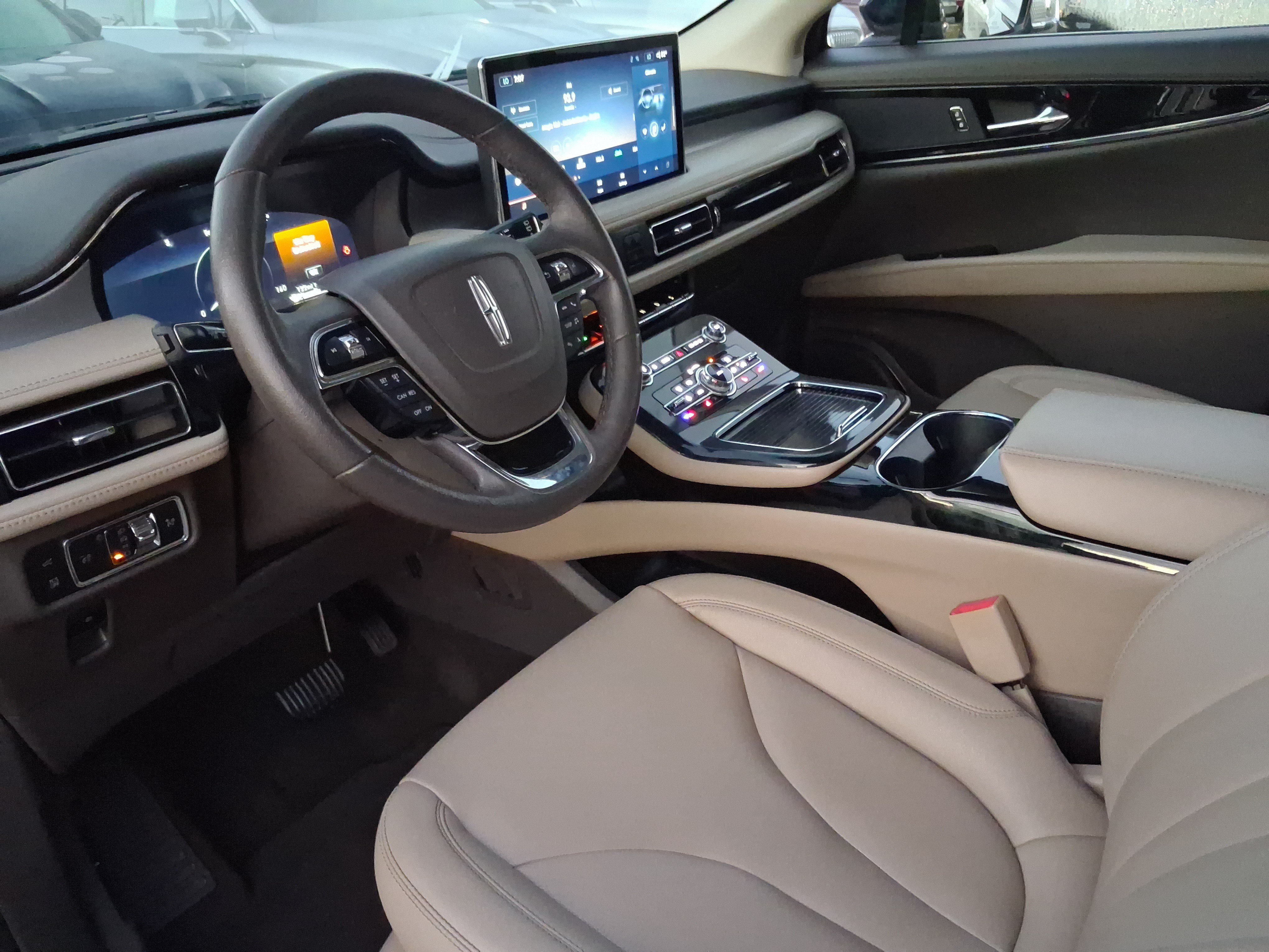 Used 2023 Lincoln Nautilus AWD image 11