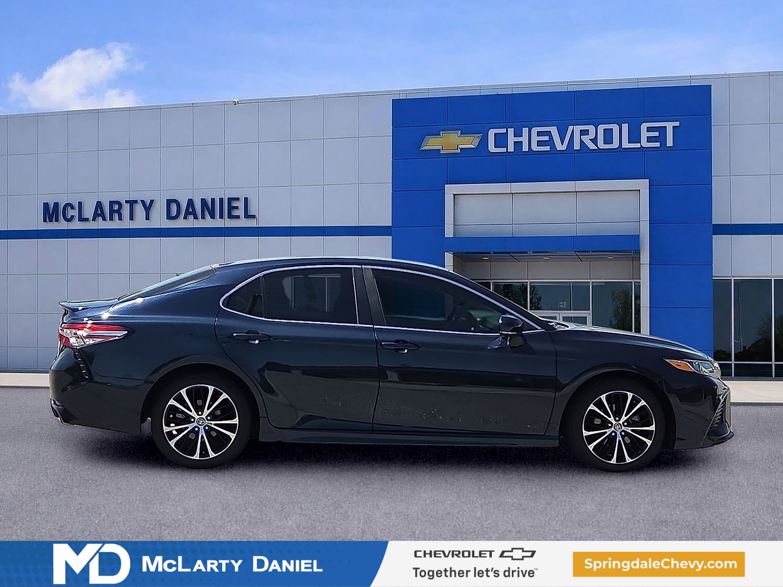 Used 2020 Toyota Camry SE w/ Convenience Package FWD image 6