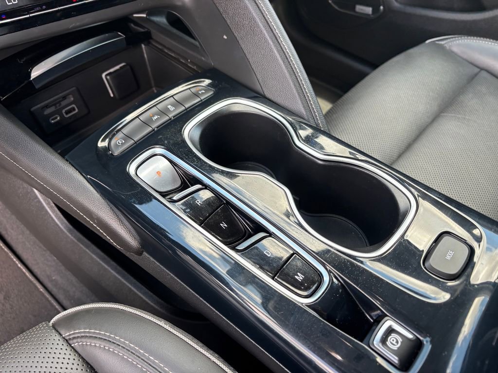 Used 2022 Buick Envision Essence w/ Technology Package I image 16