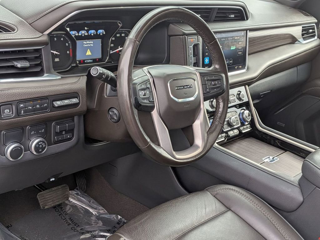 Used 2021 GMC Yukon XL Denali w/ Denali Premium Package RWD image 16