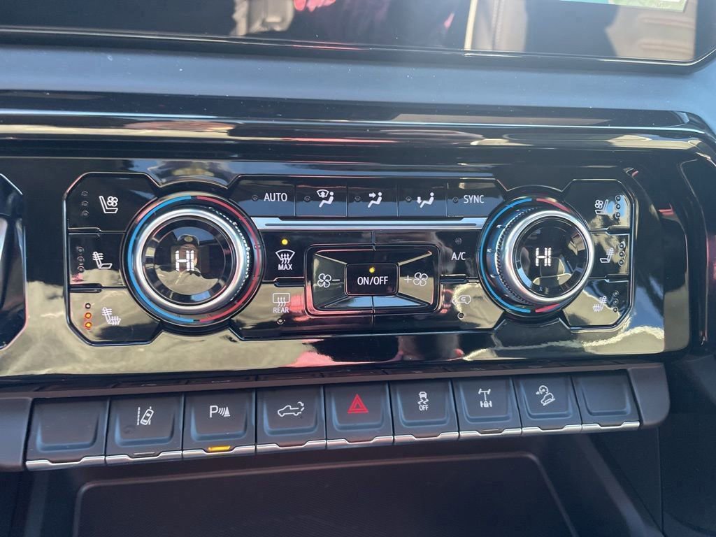 Used 2025 GMC Sierra 2500 AT4X w/ Snow Plow Prep/Camper Package image 18