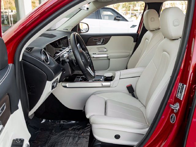 Used 2021 Mercedes-Benz GLB 250 4MATIC image 16