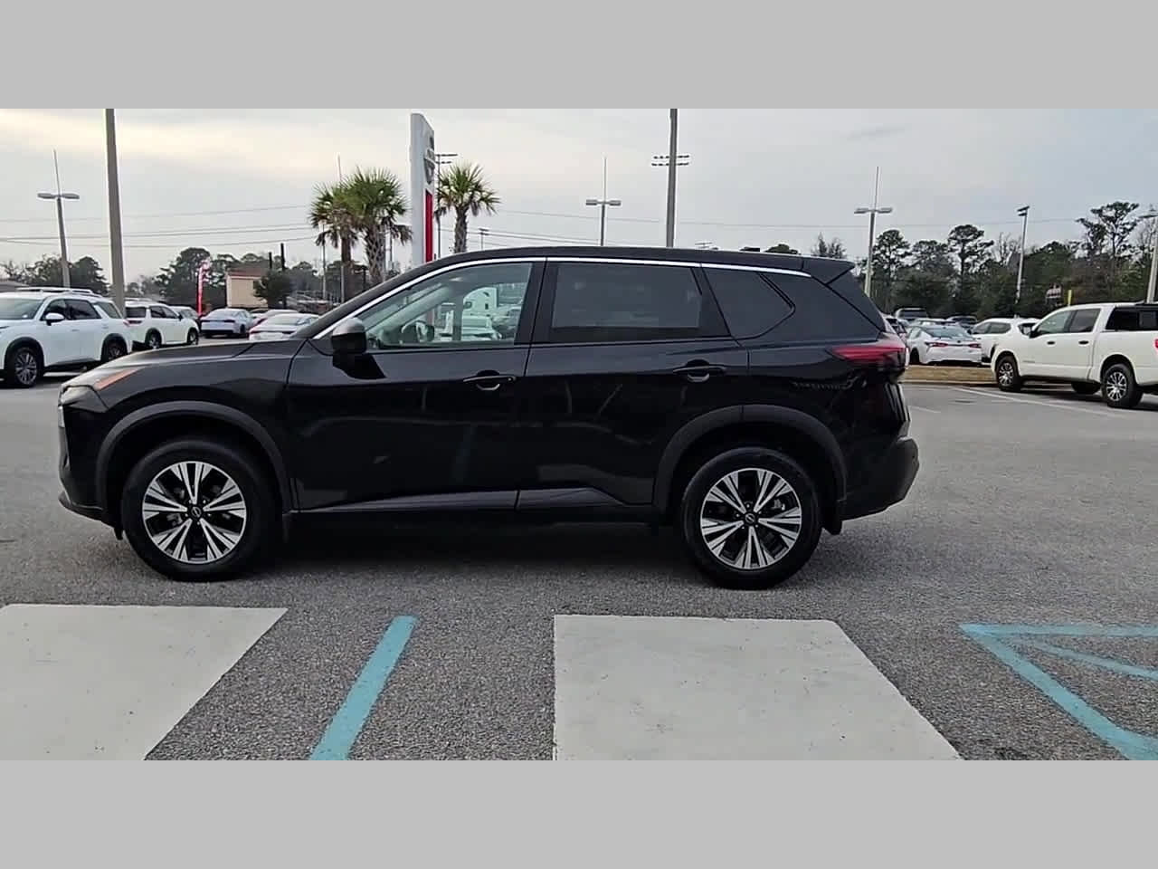 Used 2023 Nissan Rogue SV image 25