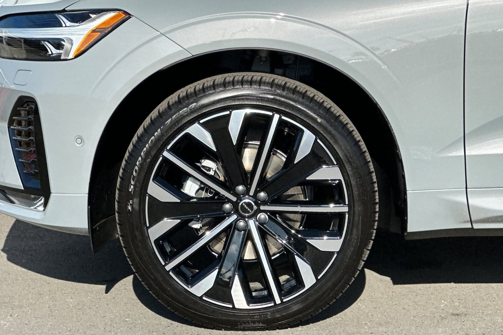New 2026 Volvo XC60 B5 Ultra w/ Protection Package Premier AWD/4WD image 11