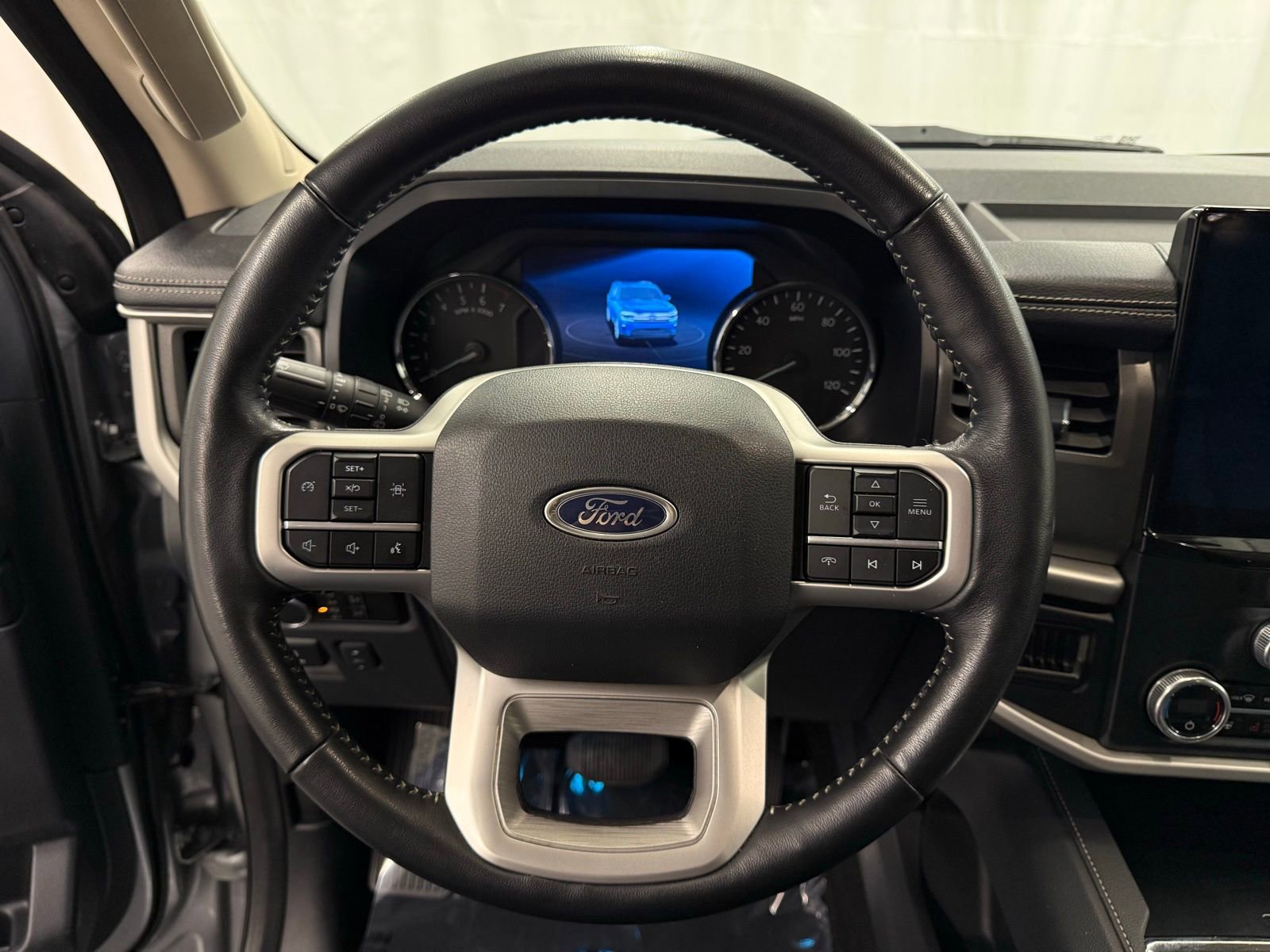 Used 2024 Ford Expedition XLT image 12
