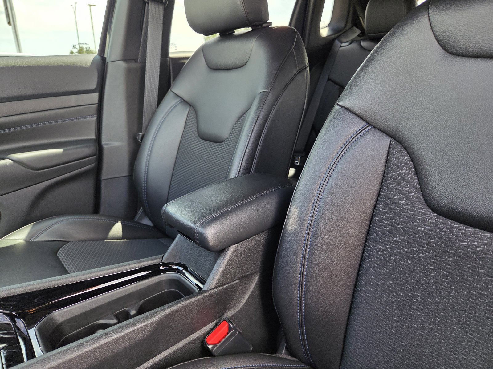 New 2026 Jeep Compass Latitude AWD/4WD image 27