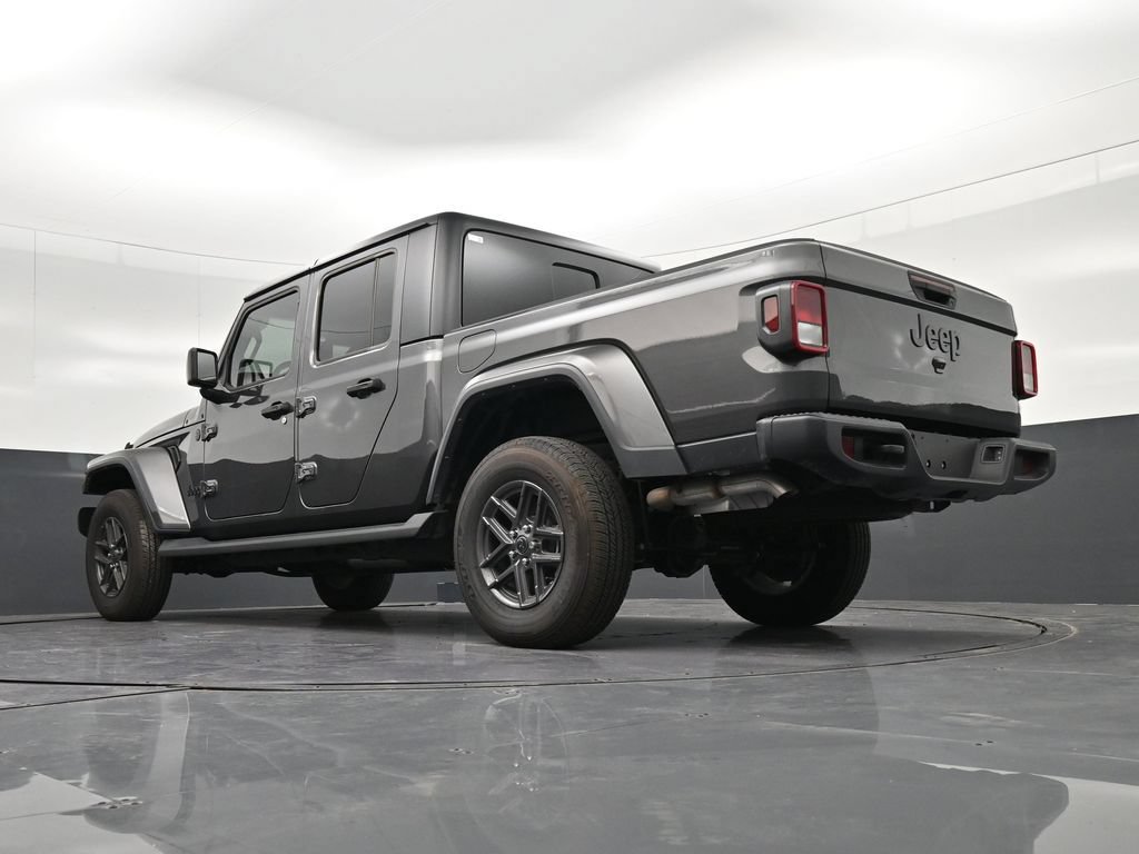 Used 2025 Jeep Gladiator Sport AWD/4WD image 25