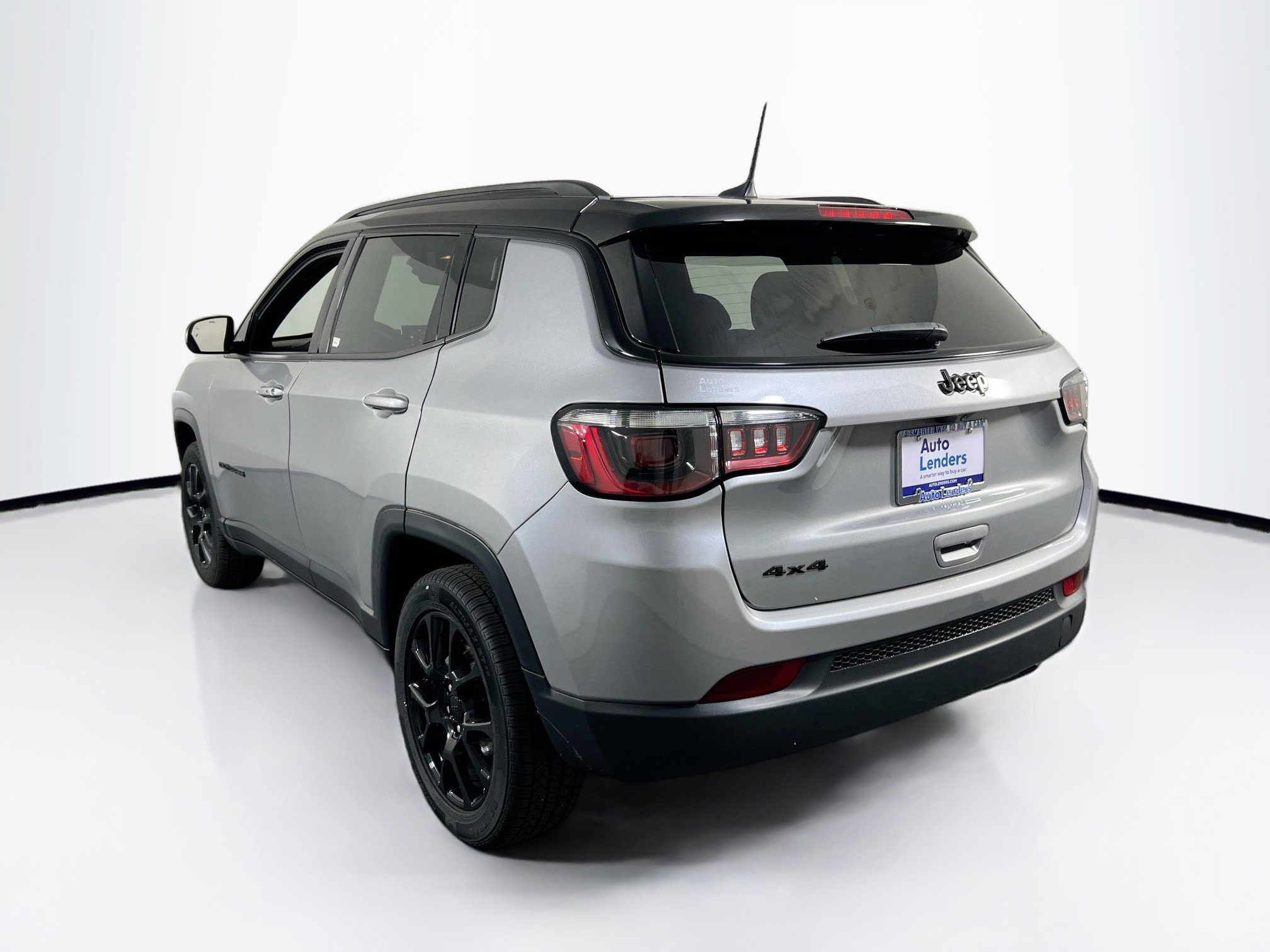 Used 2022 Jeep Compass Latitude w/ Sun and Sound Group AWD/4WD image 7