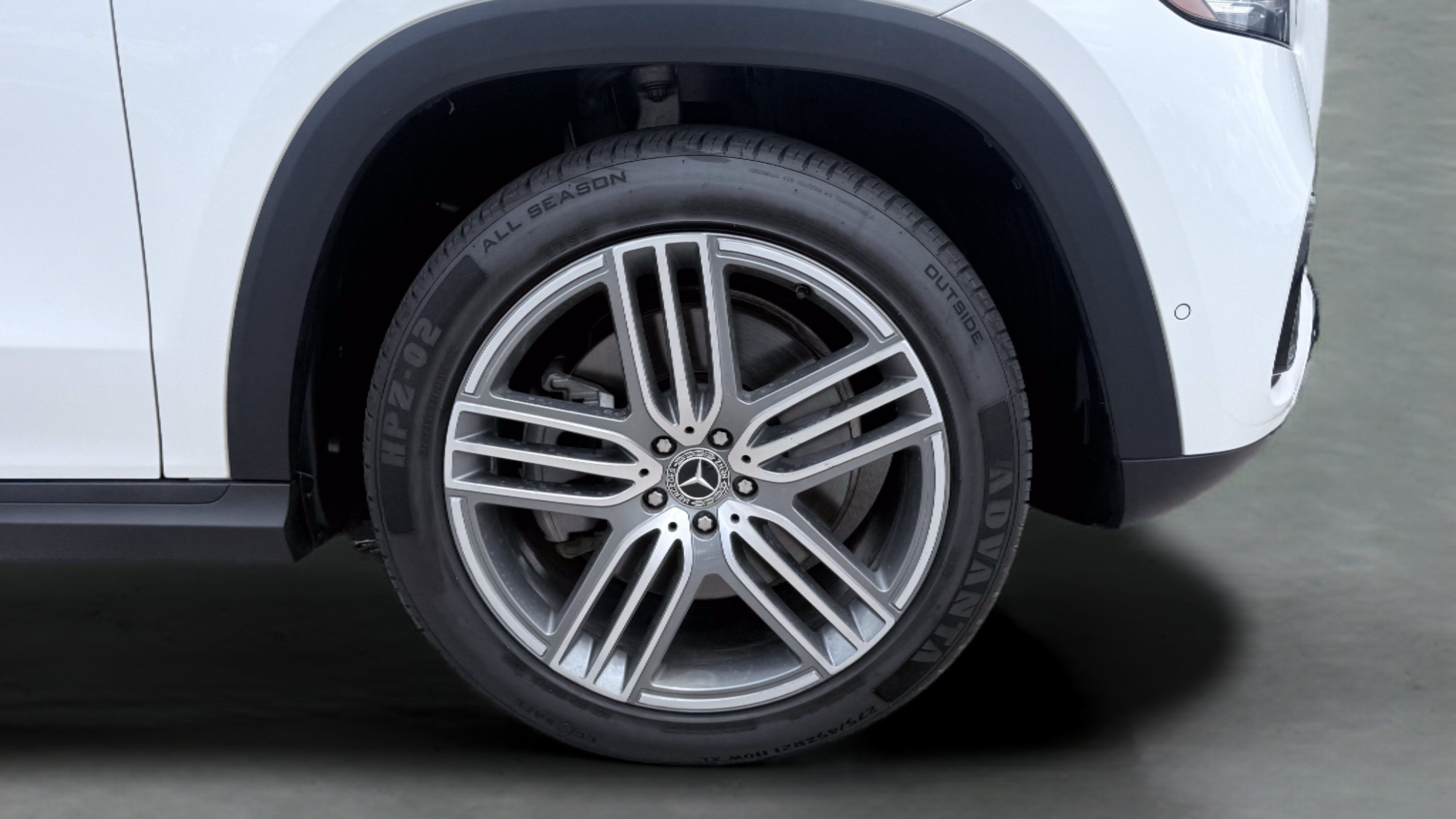 Used 2024 Mercedes-Benz GLS 450 4MATIC image 15
