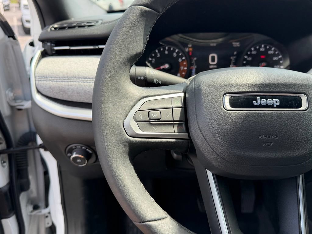 Used 2024 Jeep Compass Latitude AWD/4WD image 18