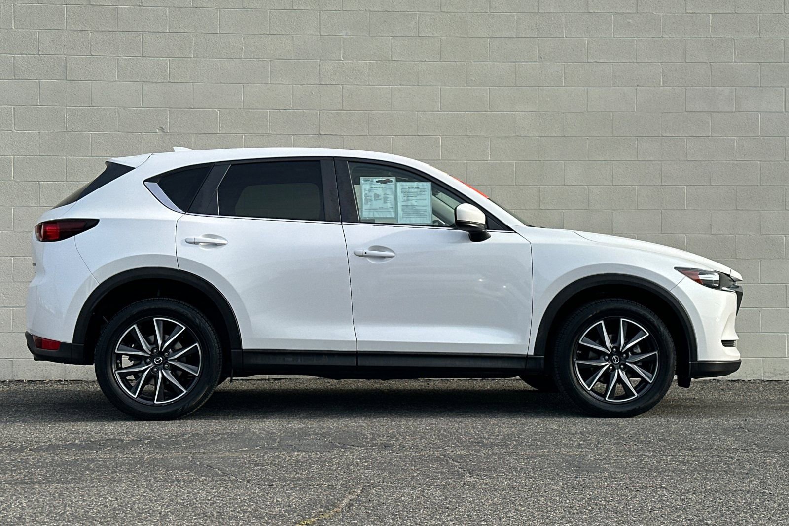 Used 2018 MAZDA CX-5 Touring w/ Preferred Equipment Package FWD image 3