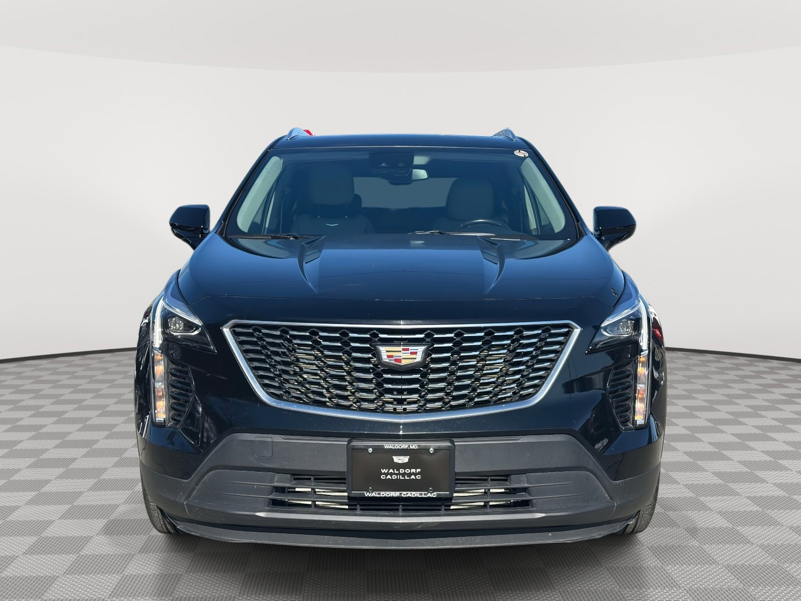 Used 2020 Cadillac XT4 Luxury w/ Cold Weather Package image 2