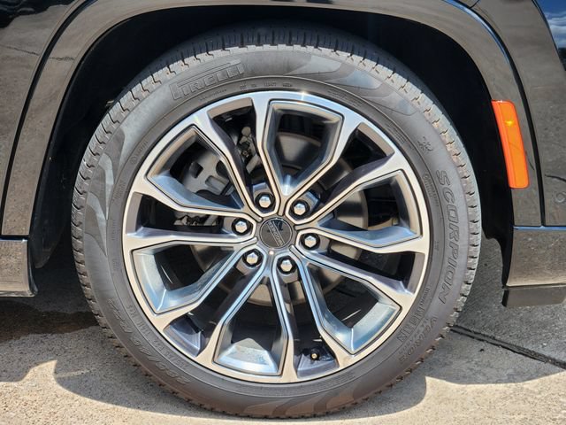 Certified 2025 Jeep Grand Wagoneer Series III AWD/4WD image 10