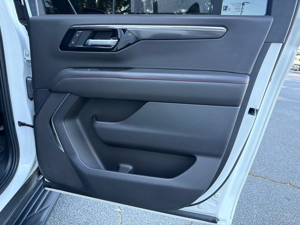 Used 2025 Chevrolet Suburban RST RWD image 16