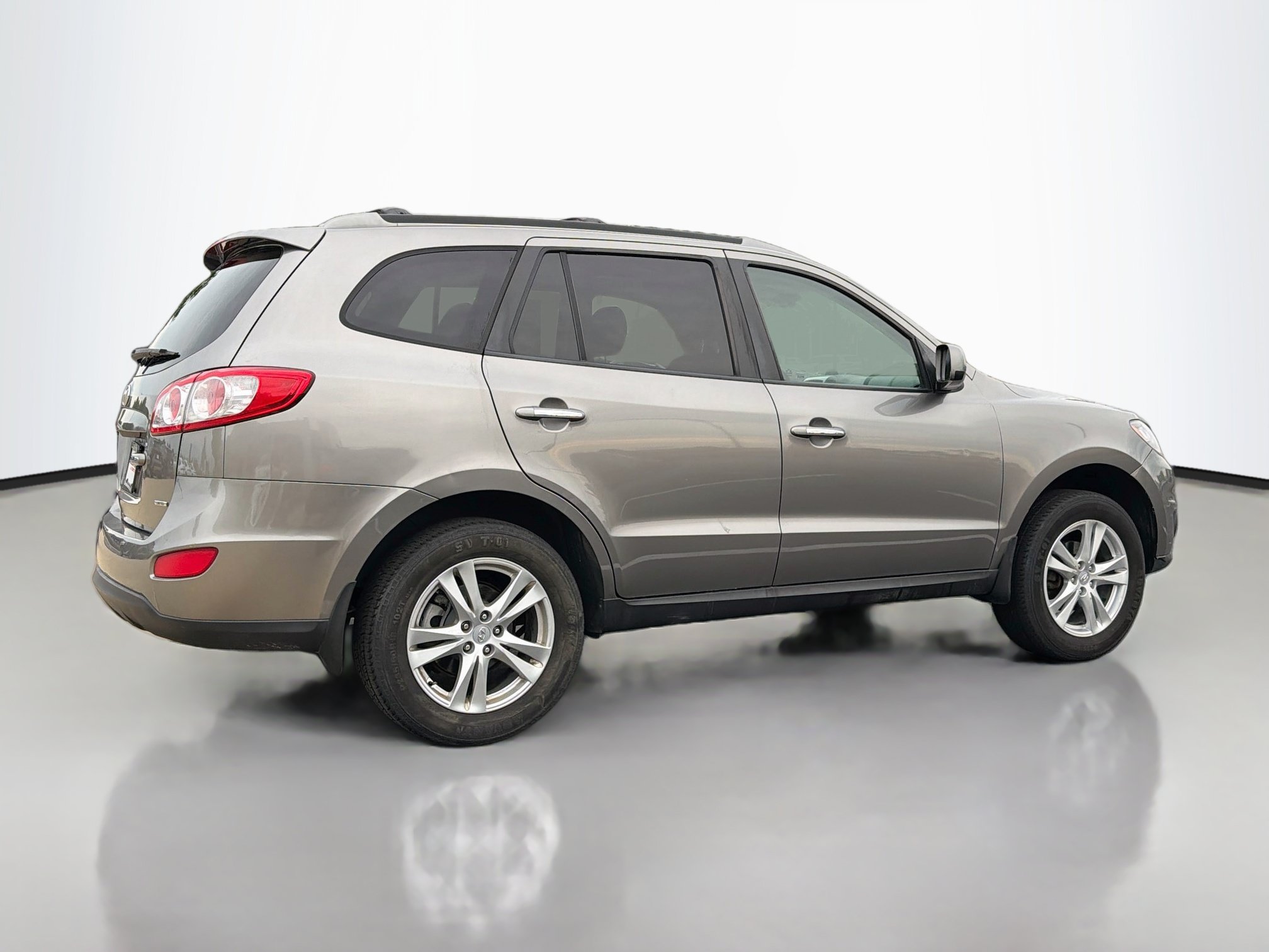 Used 2012 Hyundai Santa Fe Limited w/ Navigation Pkg 4 FWD image 2