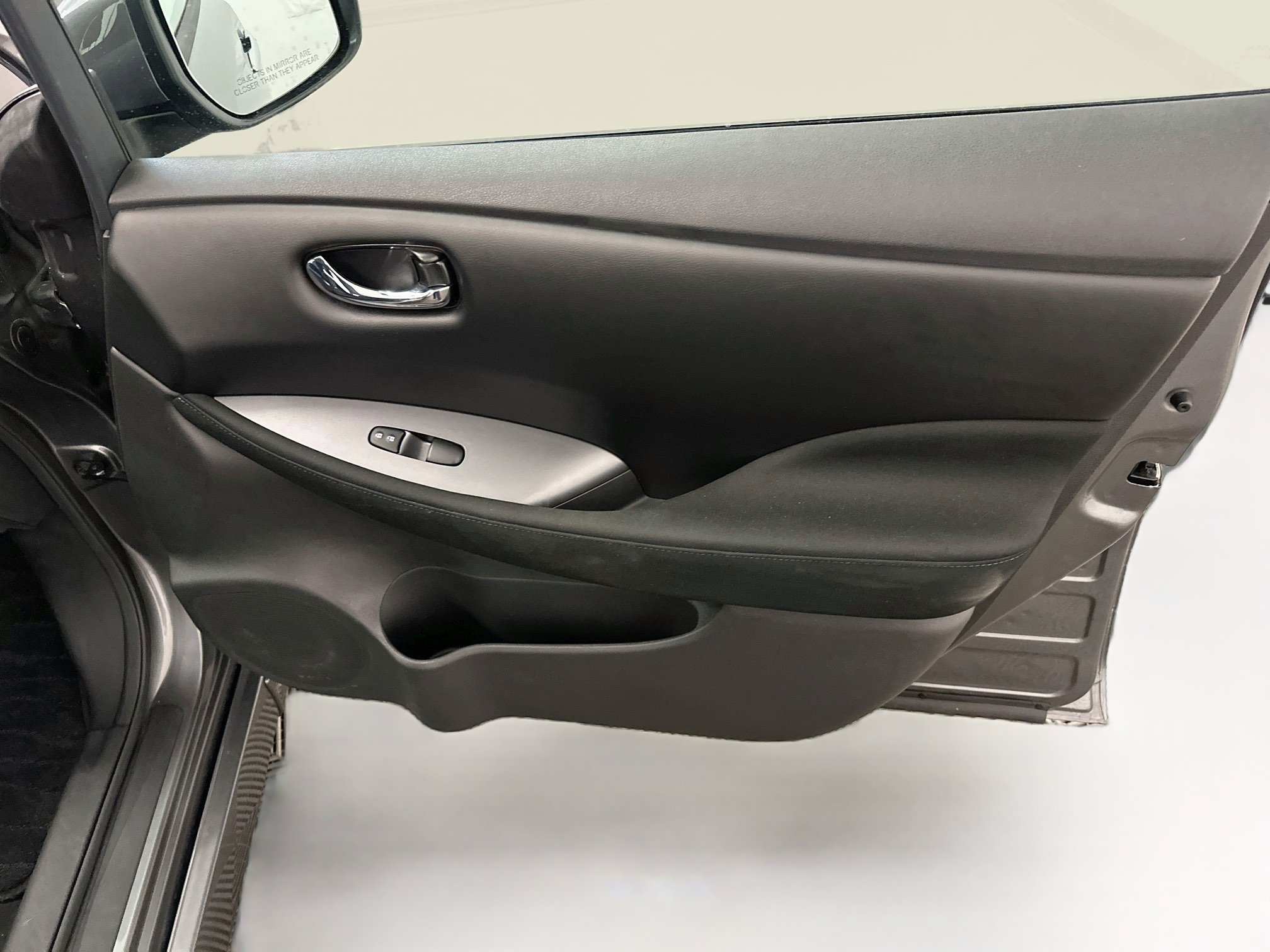 Used 2025 Nissan Leaf S FWD image 32