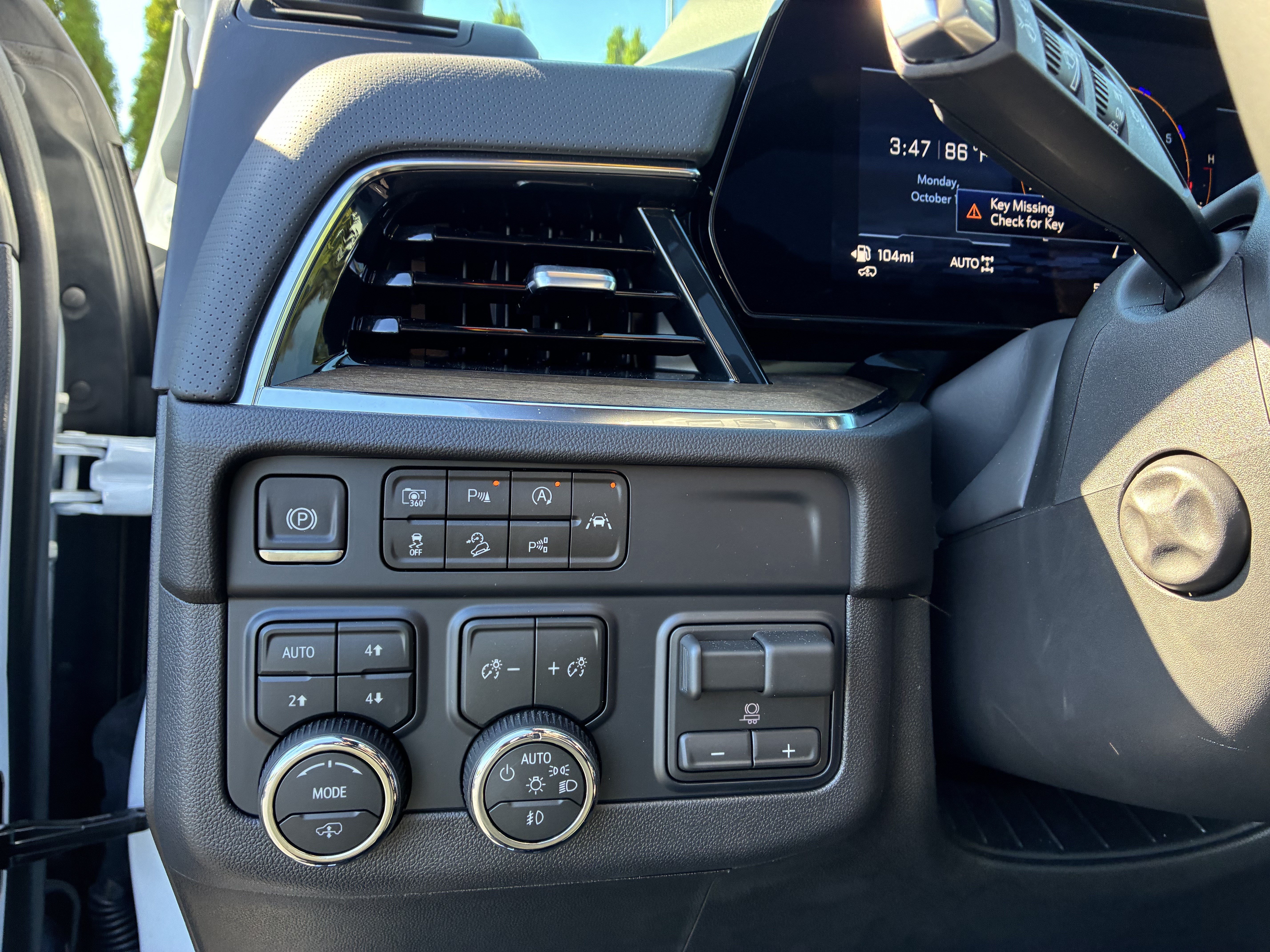 Used 2026 Chevrolet Suburban High Country AWD/4WD image 28