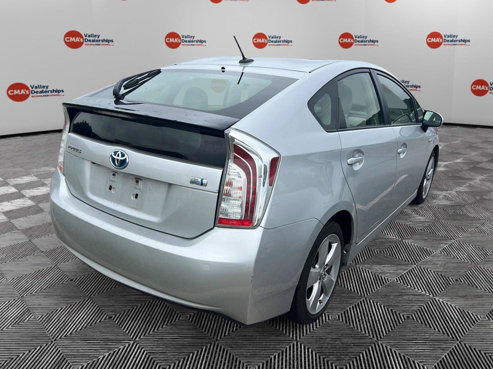 Used 2015 Toyota Prius Five FWD image 5