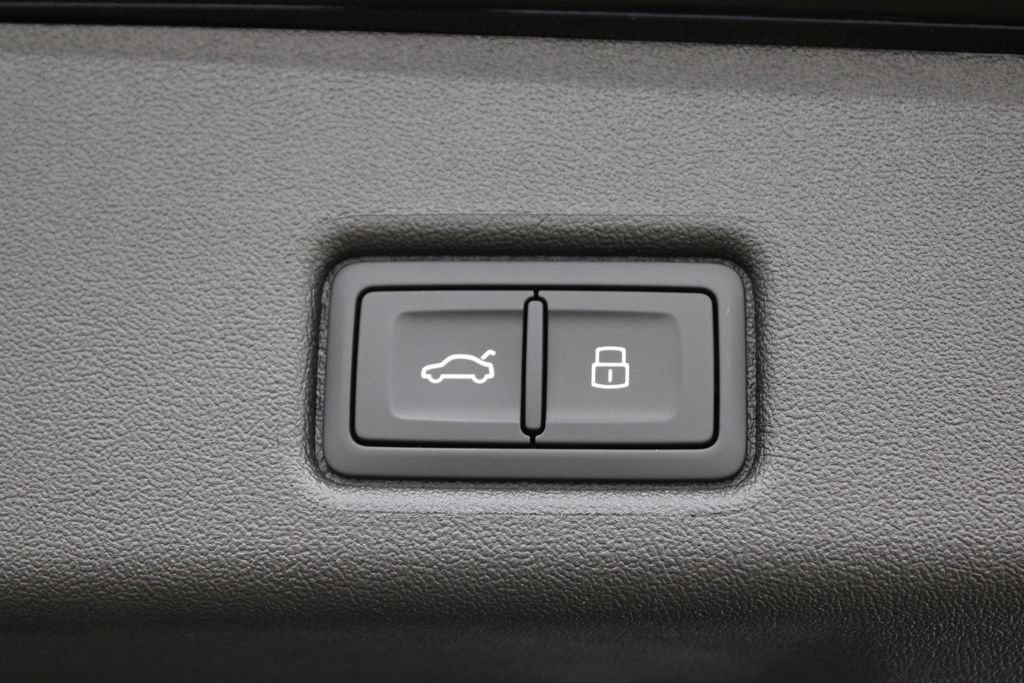New 2026 Audi SQ5 Prestige AWD/4WD image 31