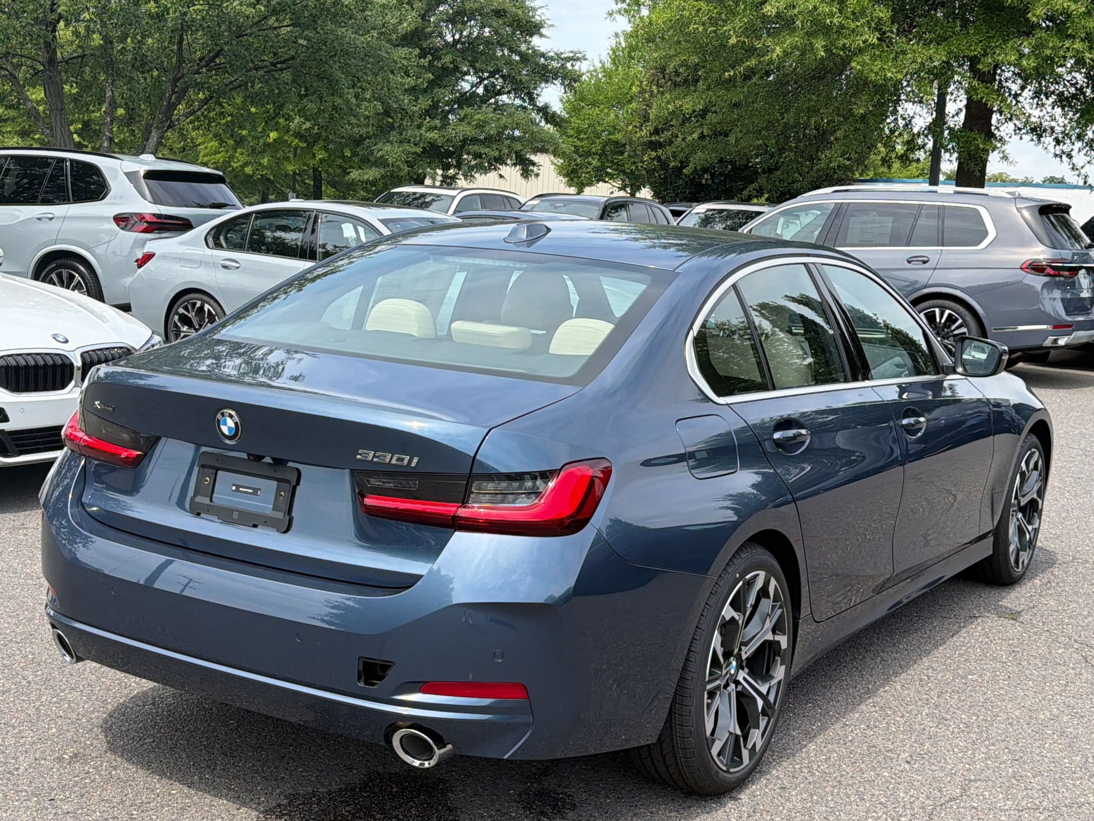 Used 2026 BMW 330i xDrive Sedan w/ Premium Package AWD/4WD image 9