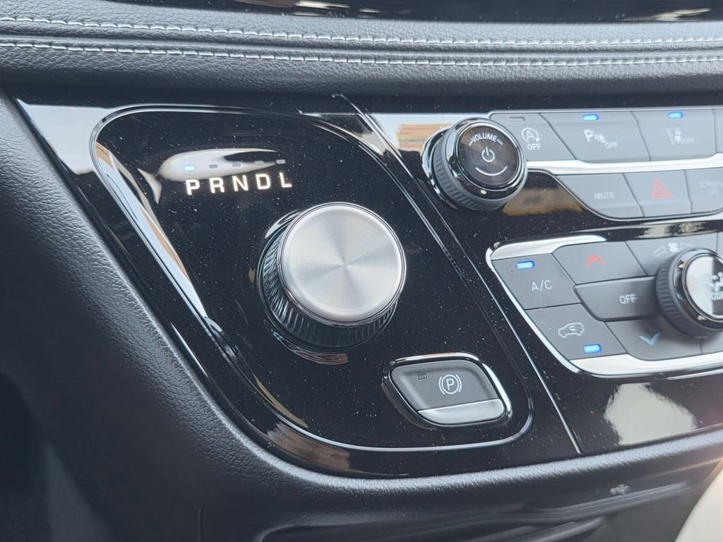 New 2027 Chrysler Pacifica Select w/ Family Tech Group FWD image 18