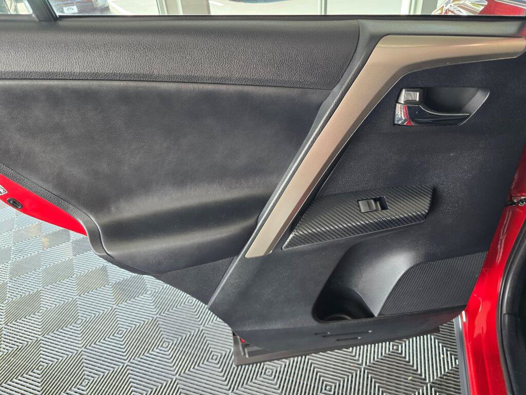 Used 2015 Toyota RAV4 Limited AWD/4WD image 37