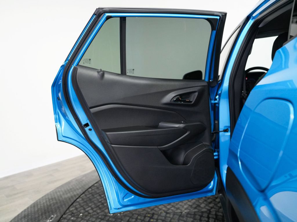 Used 2025 Chevrolet Trax LT w/ Driver Confidence Package FWD image 13