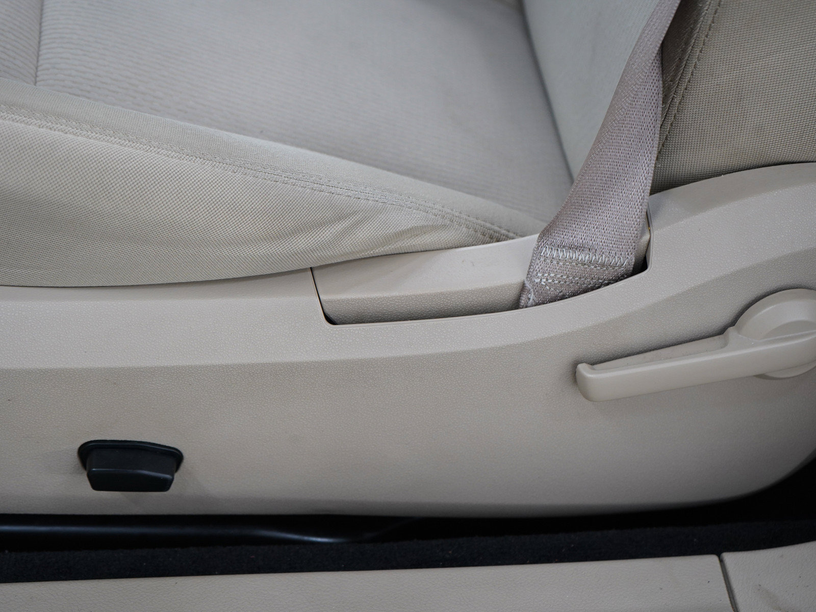Used 2011 Chrysler 200 Touring FWD image 16