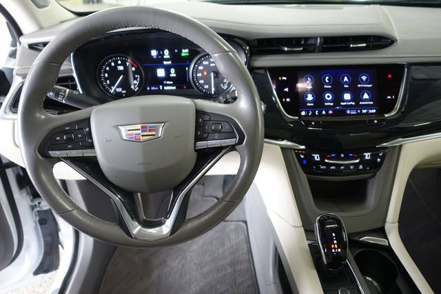 Used 2023 Cadillac XT6 Premium Luxury w/ Technology Package FWD image 11