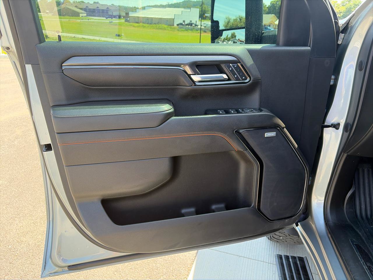 Used 2024 GMC Sierra 2500 AT4 w/ AT4 Premium Plus Package AWD/4WD image 9