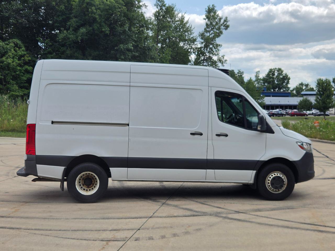 Used 2019 Freightliner Sprinter 144 RWD image 6