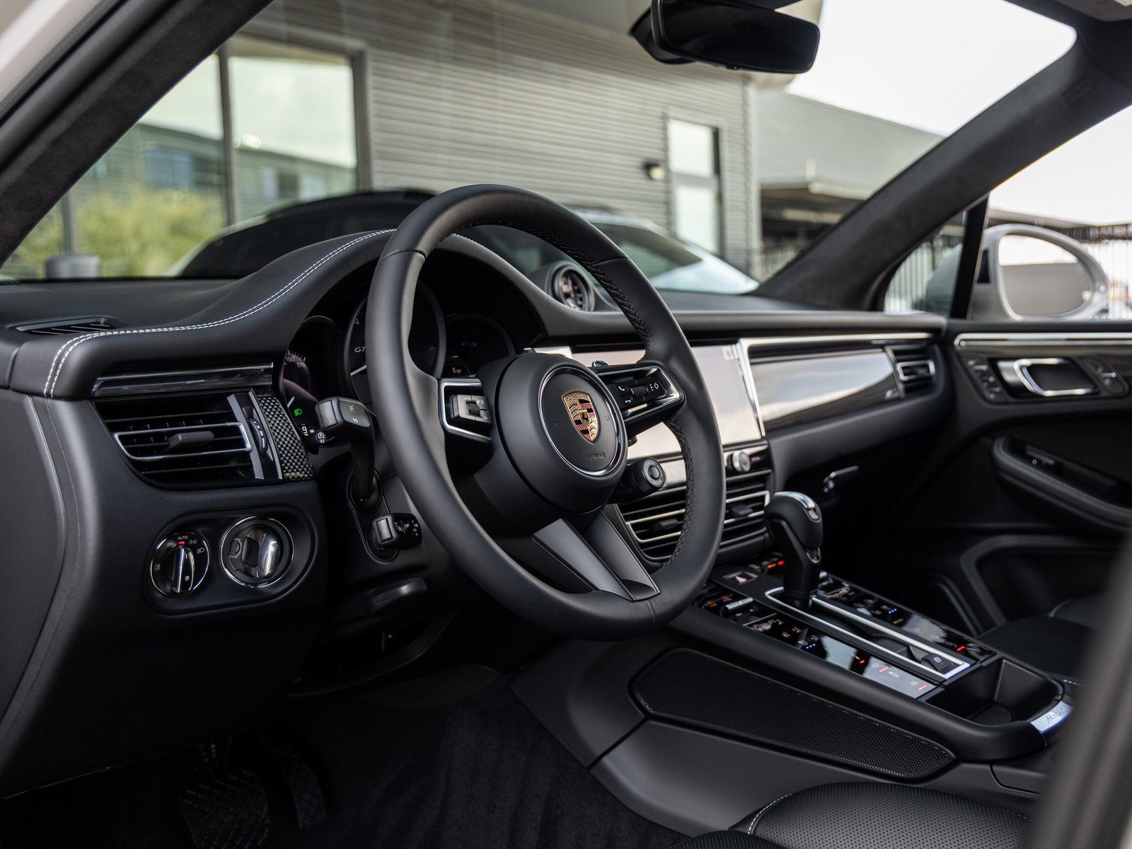 New 2026 Porsche Macan GTS image 4