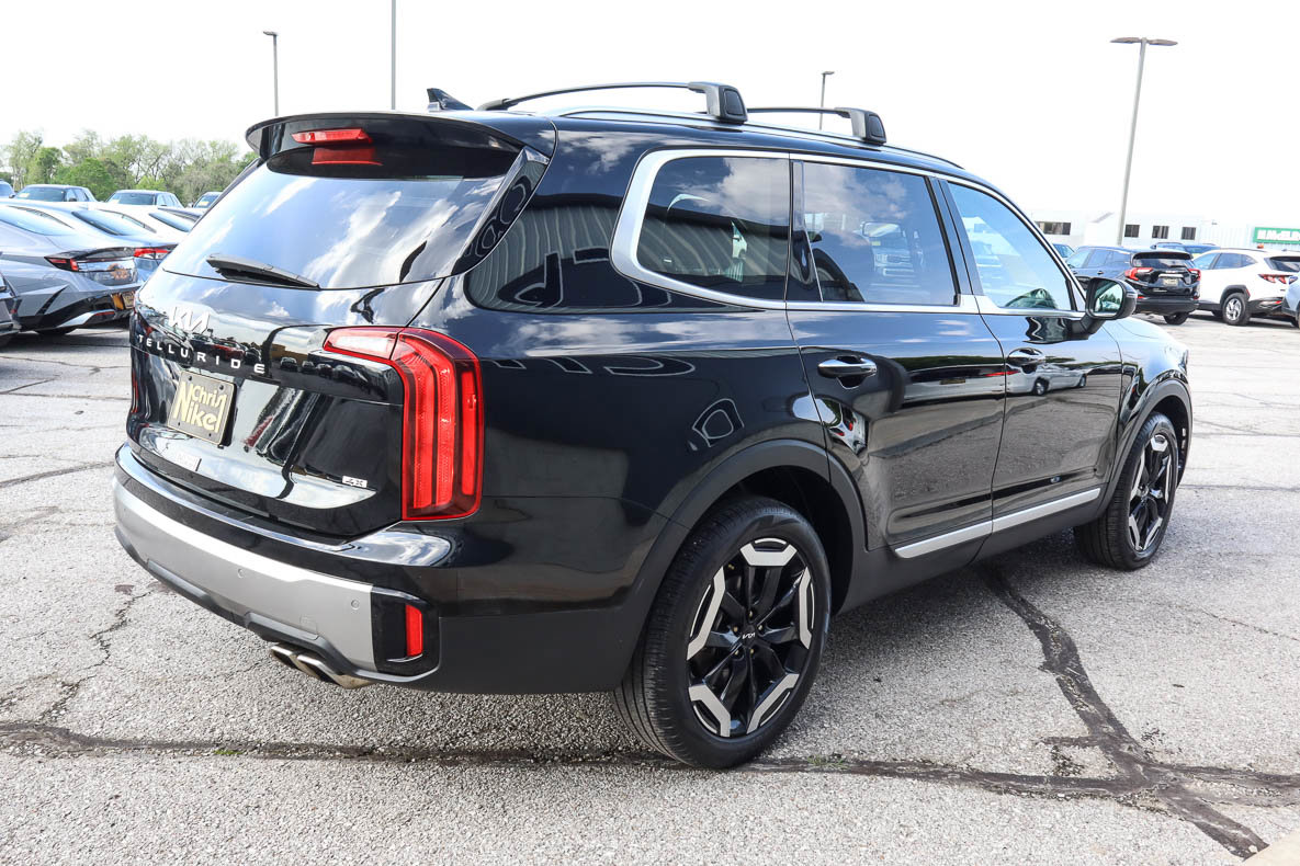 Used 2025 Kia Telluride S AWD/4WD image 4