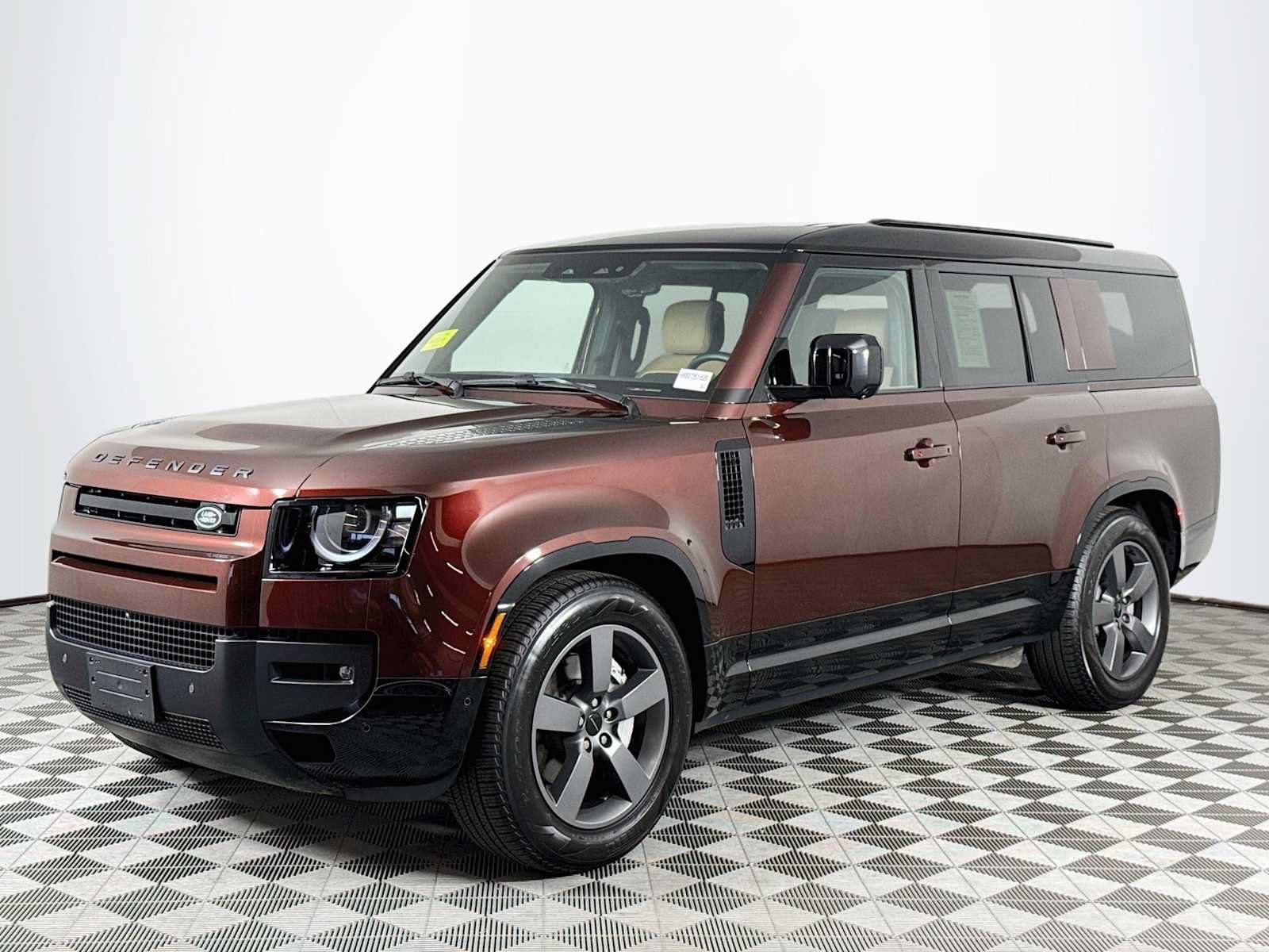 Used 2026 Land Rover Defender 130 X-Dynamic SE AWD/4WD image 1