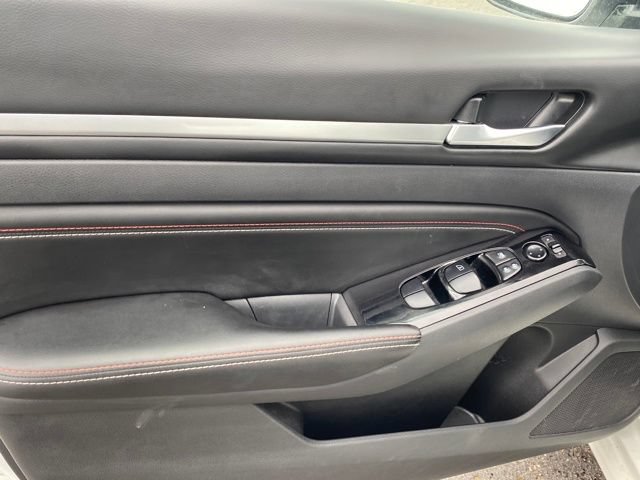Used 2023 Nissan Altima 2.5 SR AWD/4WD image 16