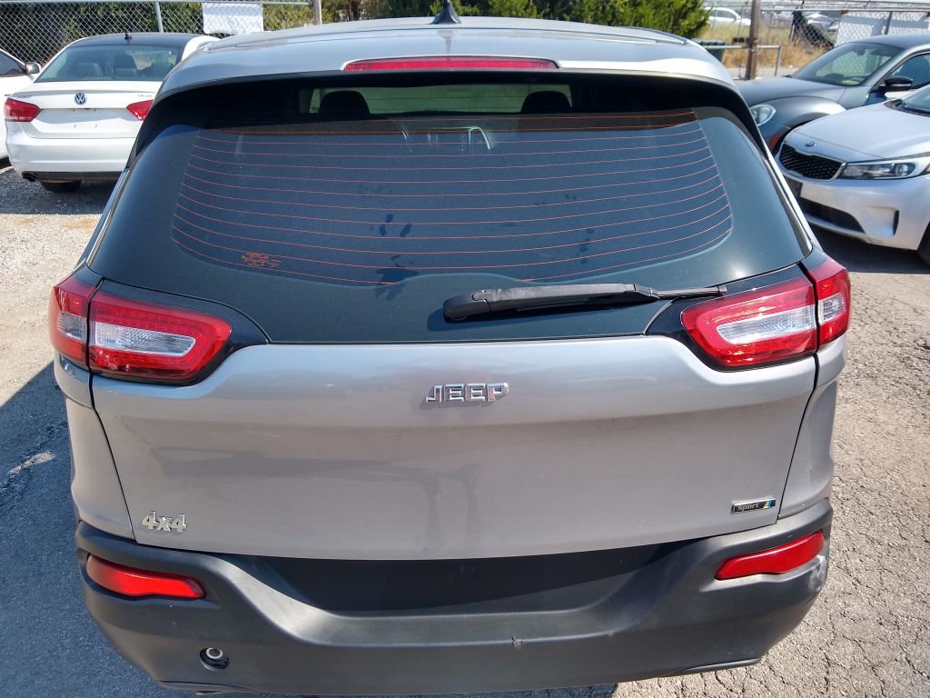 Used 2015 Jeep Cherokee Sport image 8