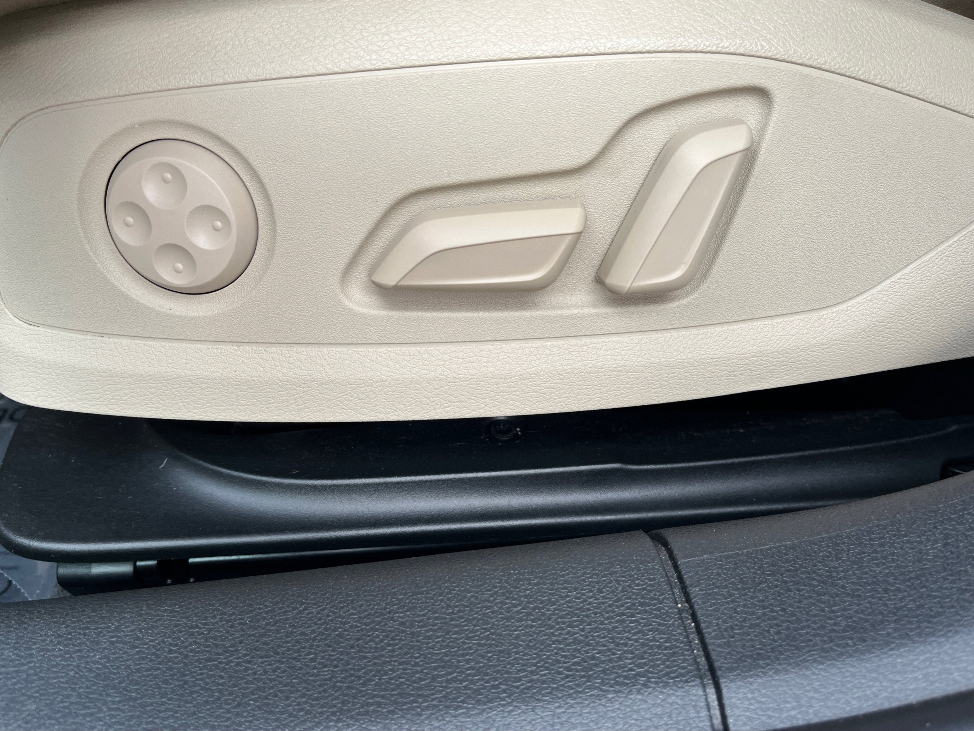 Used 2022 Audi A4 2.0T Premium w/ Convenience Package image 22