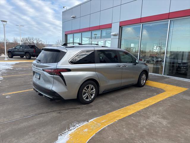 Certified 2024 Toyota Sienna Platinum image 9