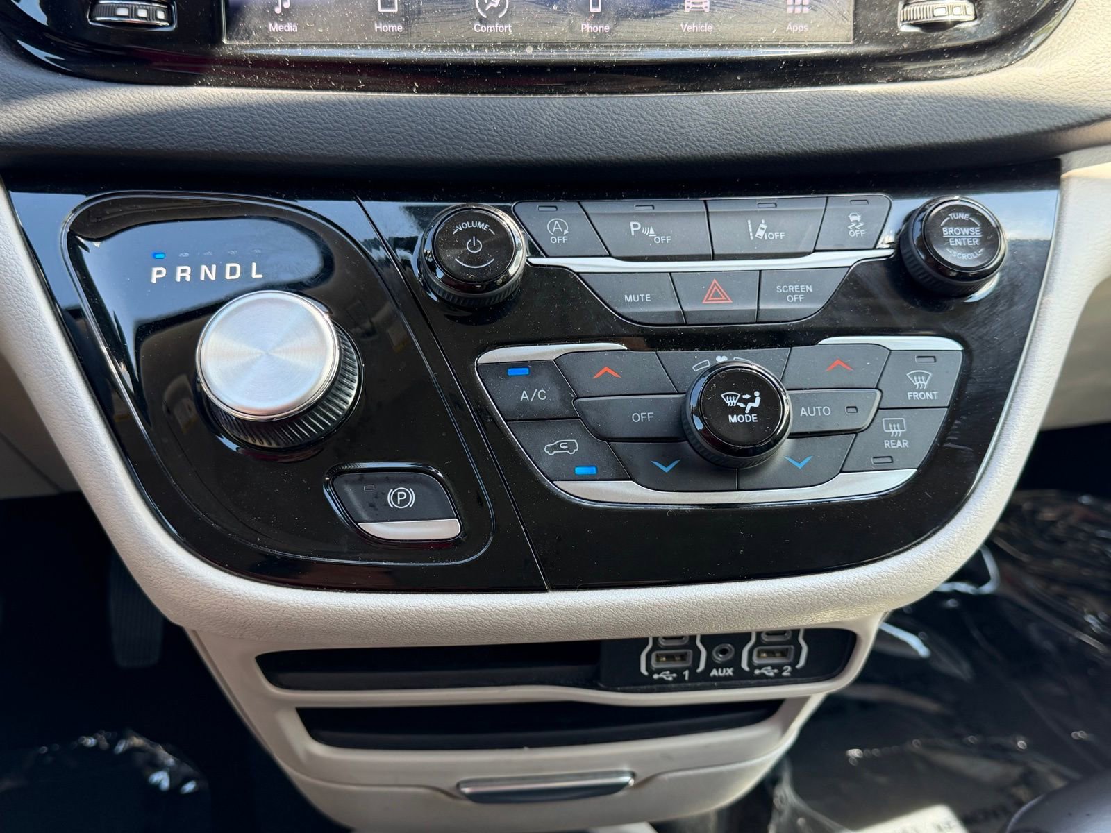 Used 2023 Chrysler Pacifica Touring-L image 24