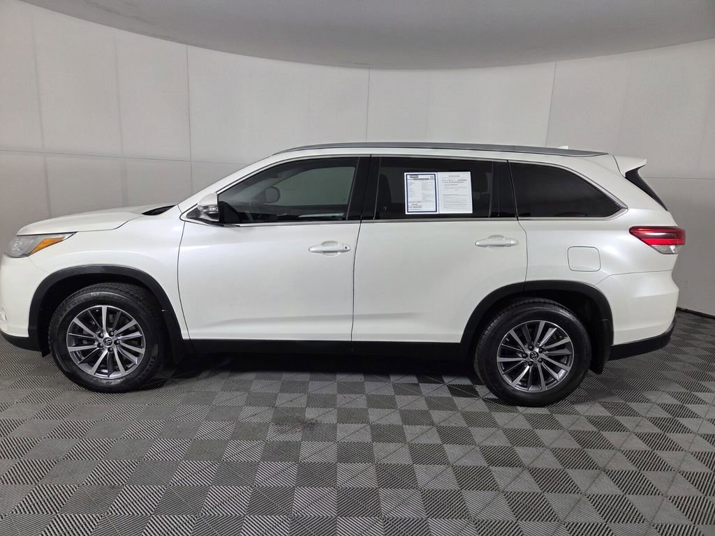 Used 2019 Toyota Highlander SE image 10