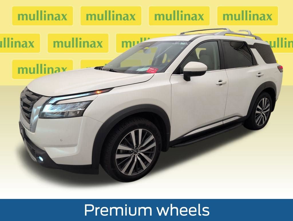 Used 2022 Nissan Pathfinder Platinum w/ Cargo Package image 14