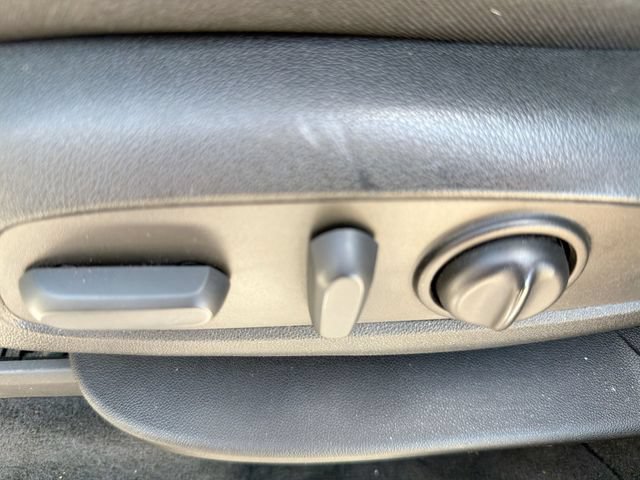 Used 2022 Chevrolet Traverse LT FWD image 16
