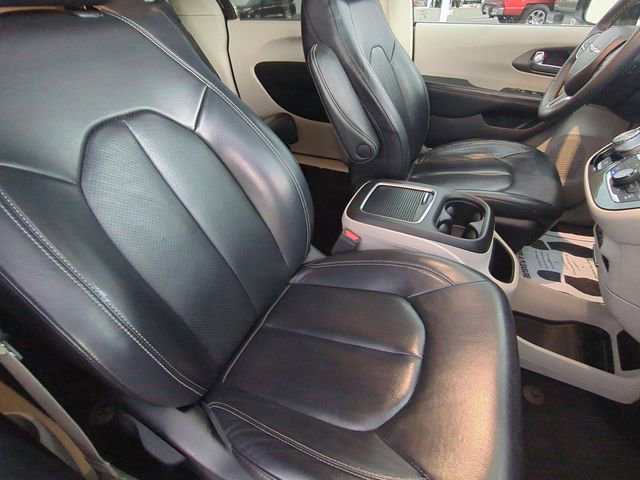 Used 2022 Chrysler Pacifica Touring-L image 34