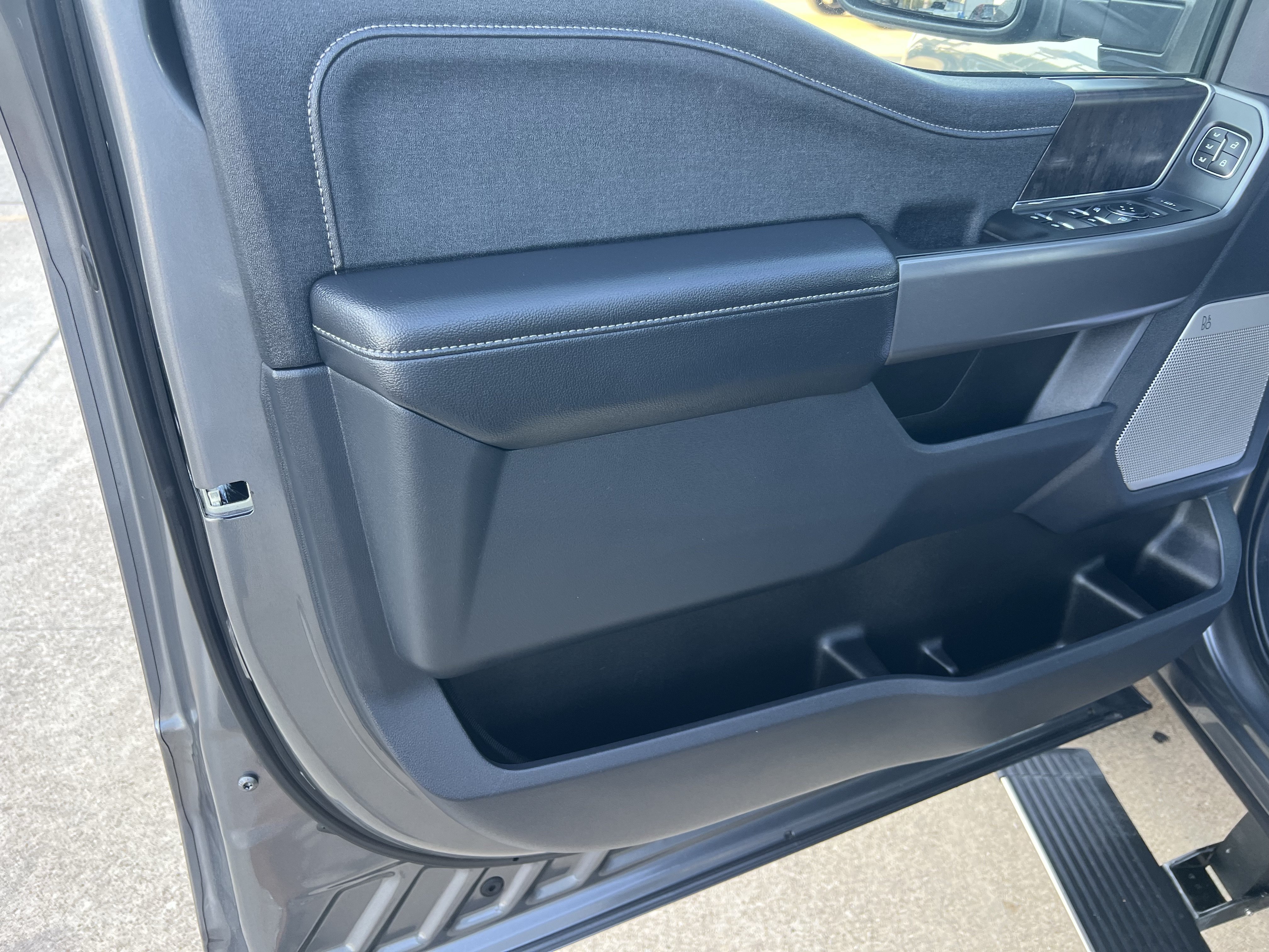 Used 2024 Ford F350 Lariat w/ Lariat Ultimate Package AWD/4WD image 23