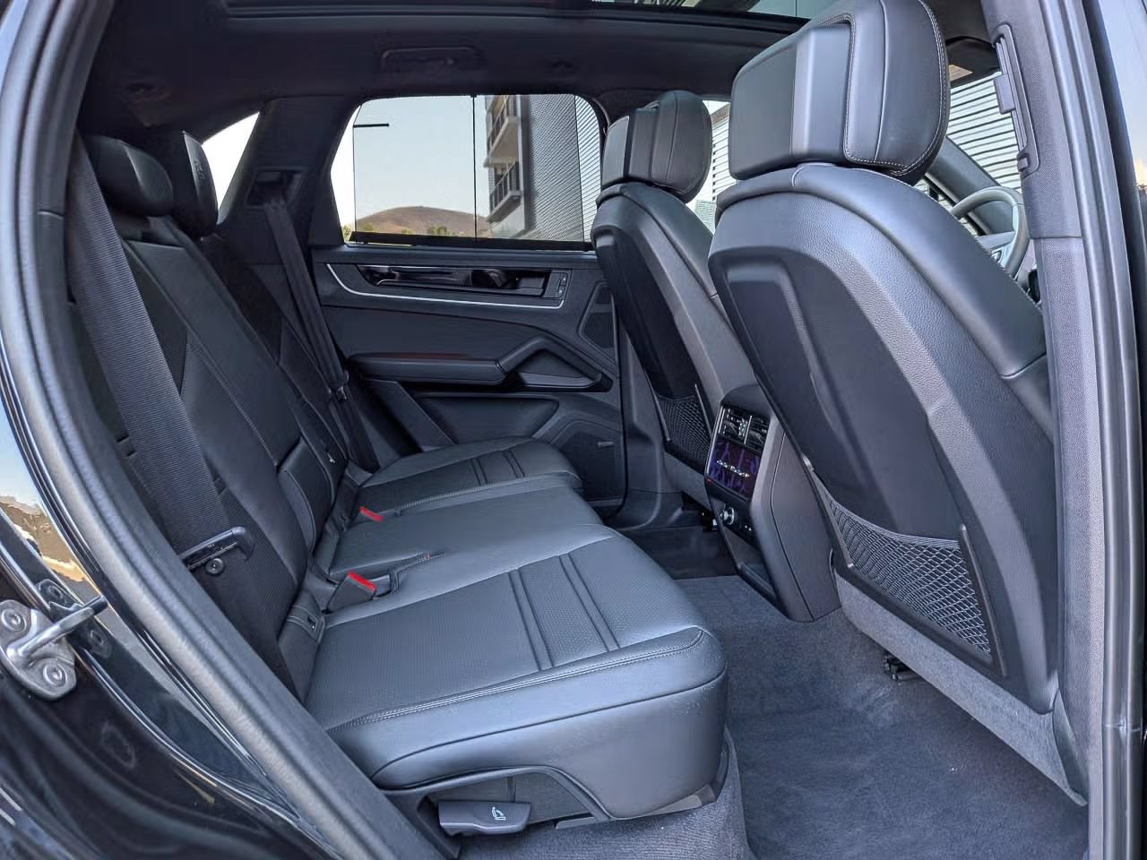 Certified 2025 Porsche Cayenne E-Hybrid AWD/4WD image 25