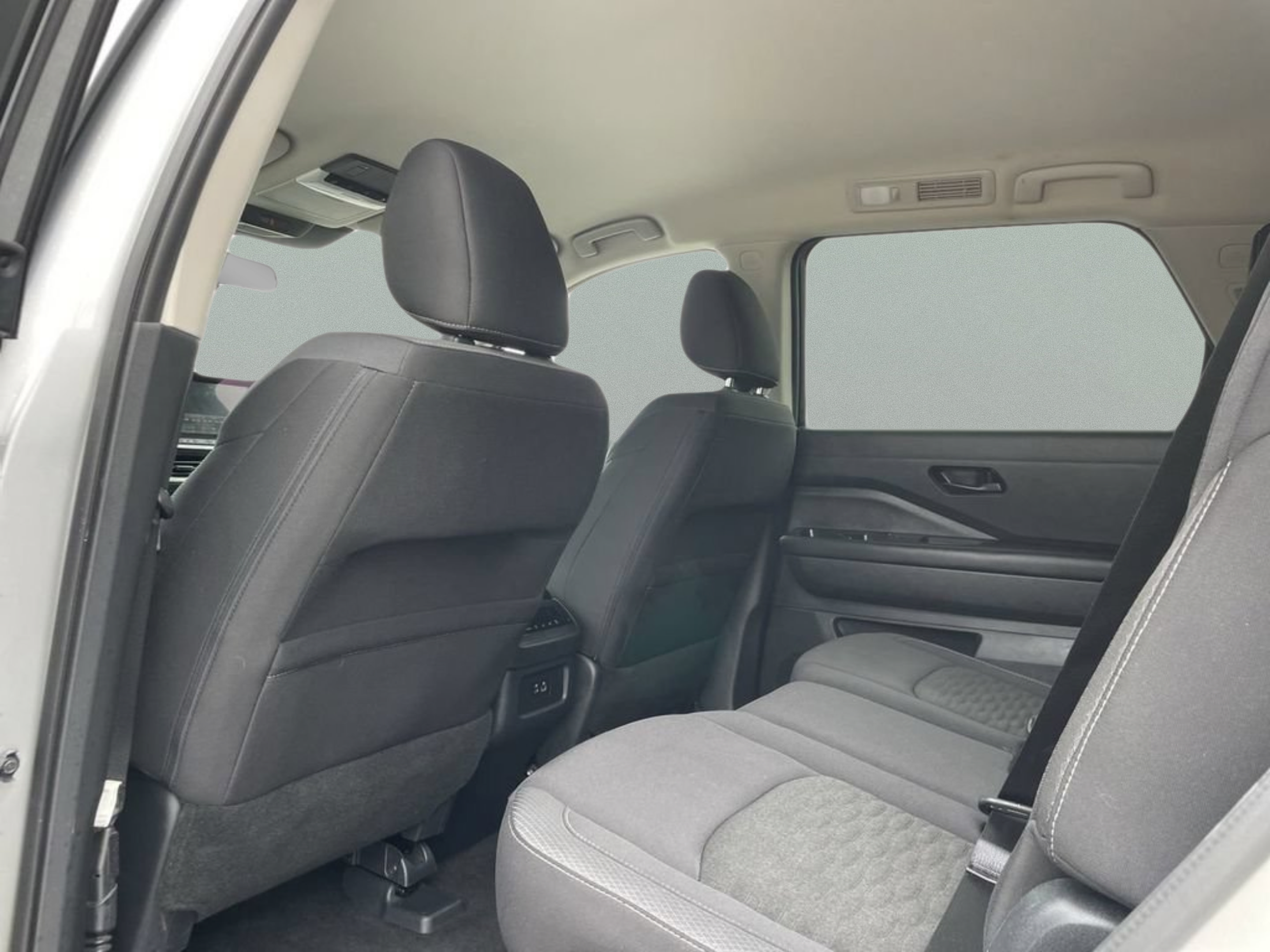 Used 2025 Nissan Pathfinder SV AWD/4WD image 14